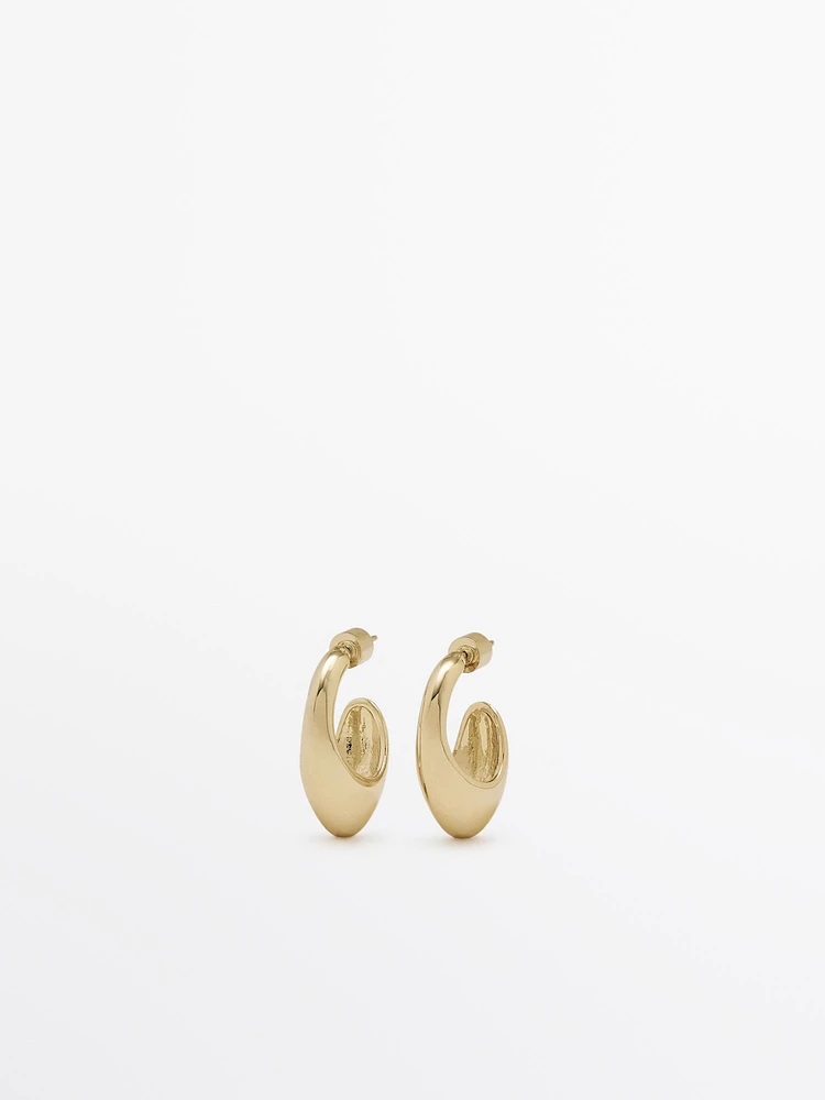 Oval hoop earrings