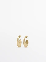 Oval hoop earrings