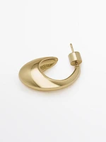 Oval hoop earrings