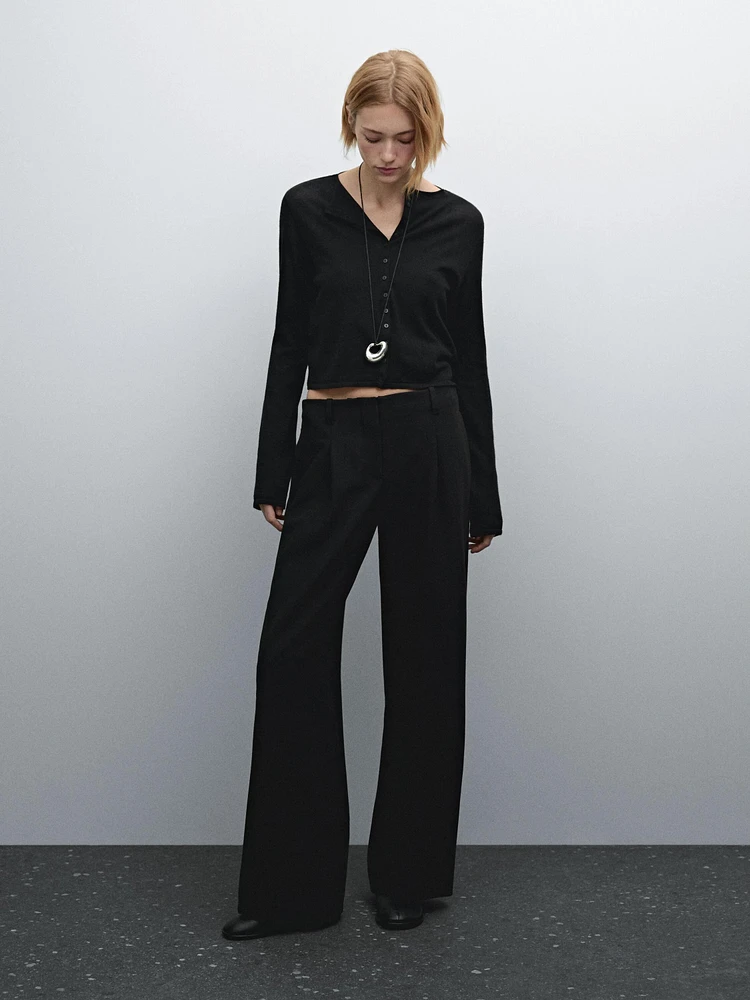 Flowing mid-waist trousers with buckles