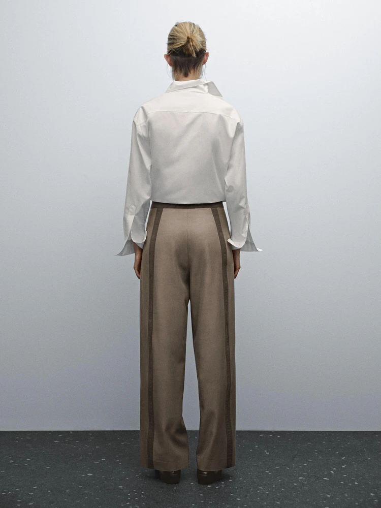 Straight-leg trousers with fastening detail