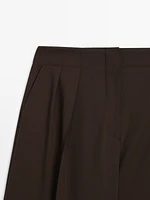 Pleated trousers with a clean design