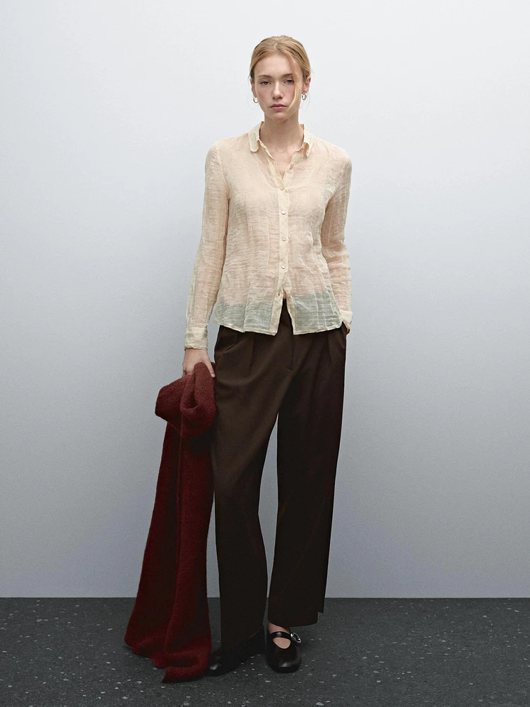 Pleated trousers with a clean design