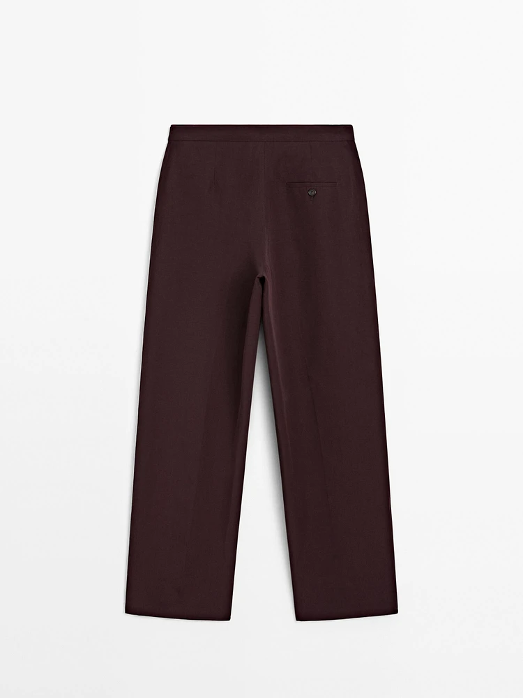 Flowing trousers with darts and thin waistband