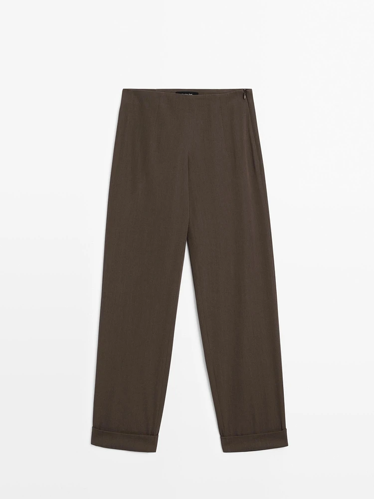 Suit trousers with turn-up hems