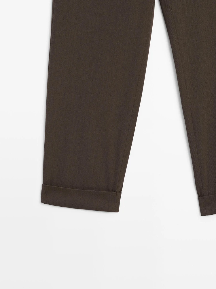 Suit trousers with turn-up hems