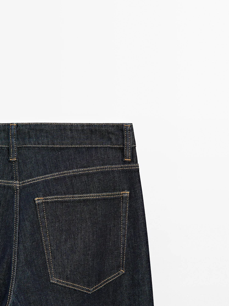 Straight-leg jeans with seam details