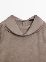 Flowing shirt with draped collar