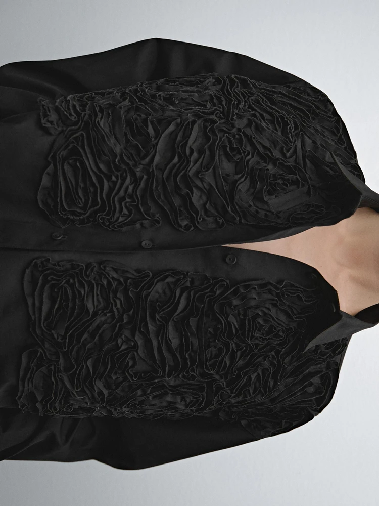 Shirt with embroidered detail on the chest