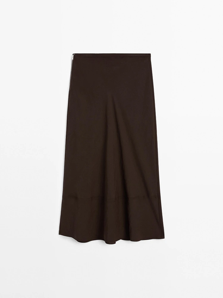 Lace-trimmed midi skirt with seam detail