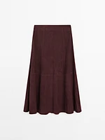 Suede leather flounce skirt with seams