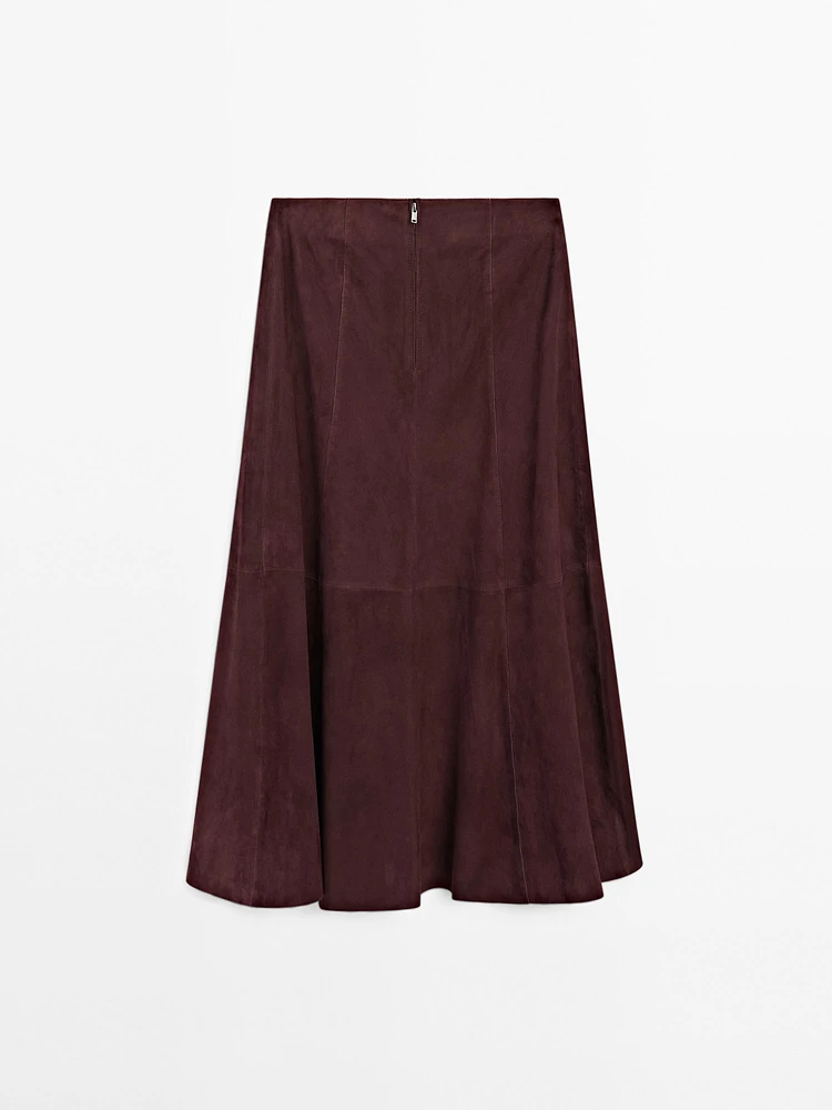 Suede leather flounce skirt with seams