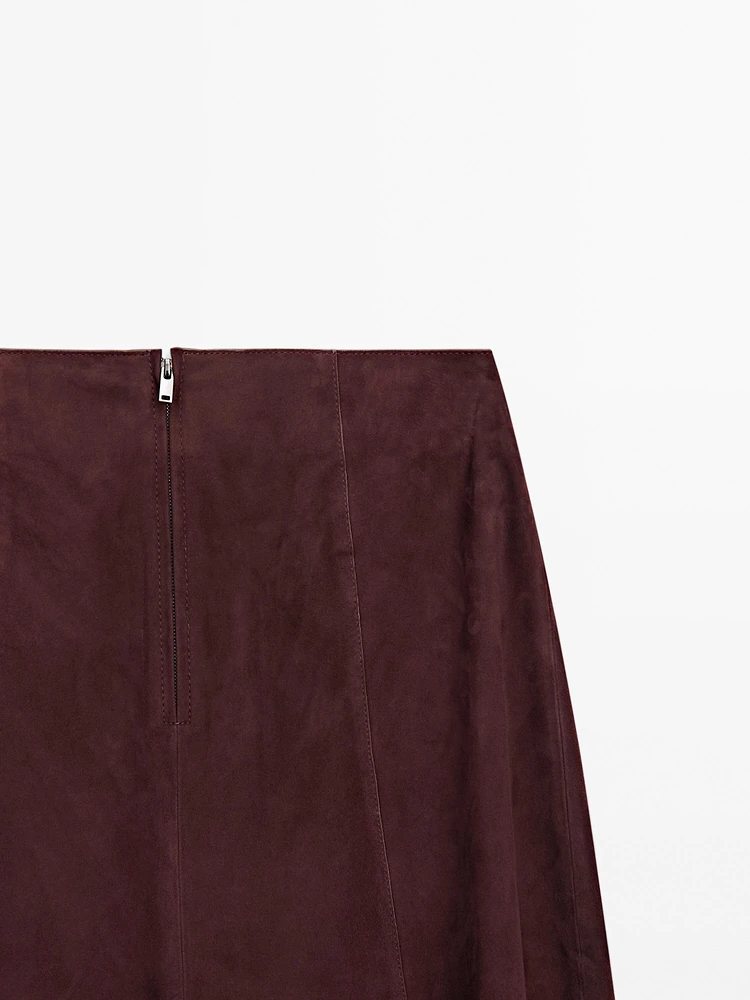 Suede leather flounce skirt with seams