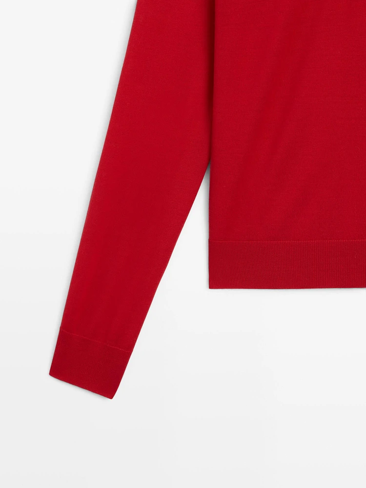 100% wool polo collar sweater with buttons