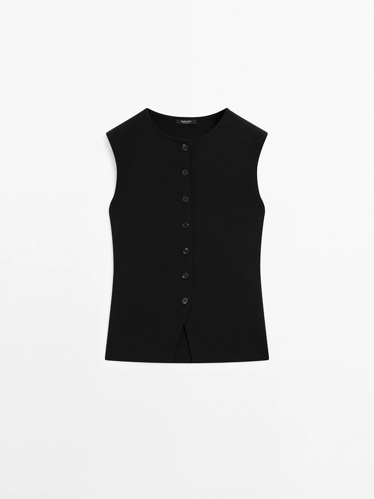 Tailored fit knit waistcoat with buttons