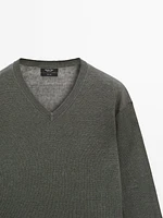 Linen V-neck knit sweater