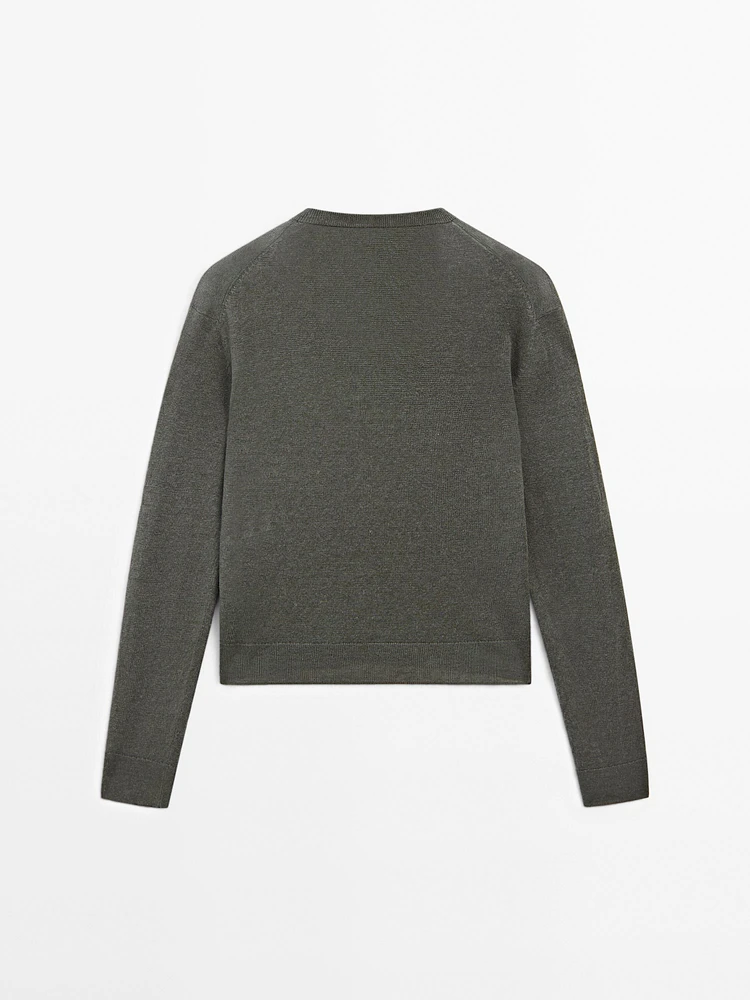 Linen V-neck knit sweater