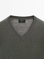Linen V-neck knit sweater