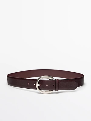 Leather belt with oval buckle