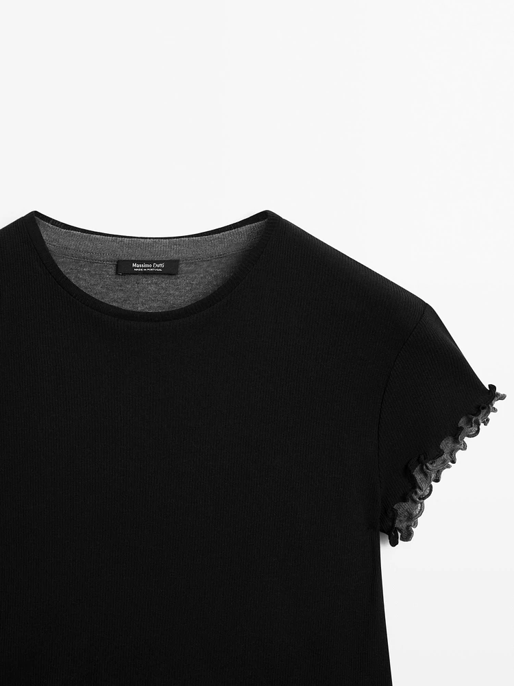 Double-layer T-shirt with wavy trims