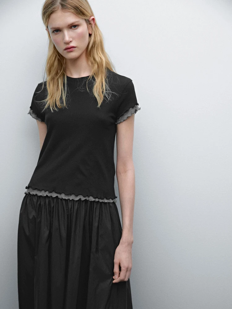 Double-layer T-shirt with wavy trims