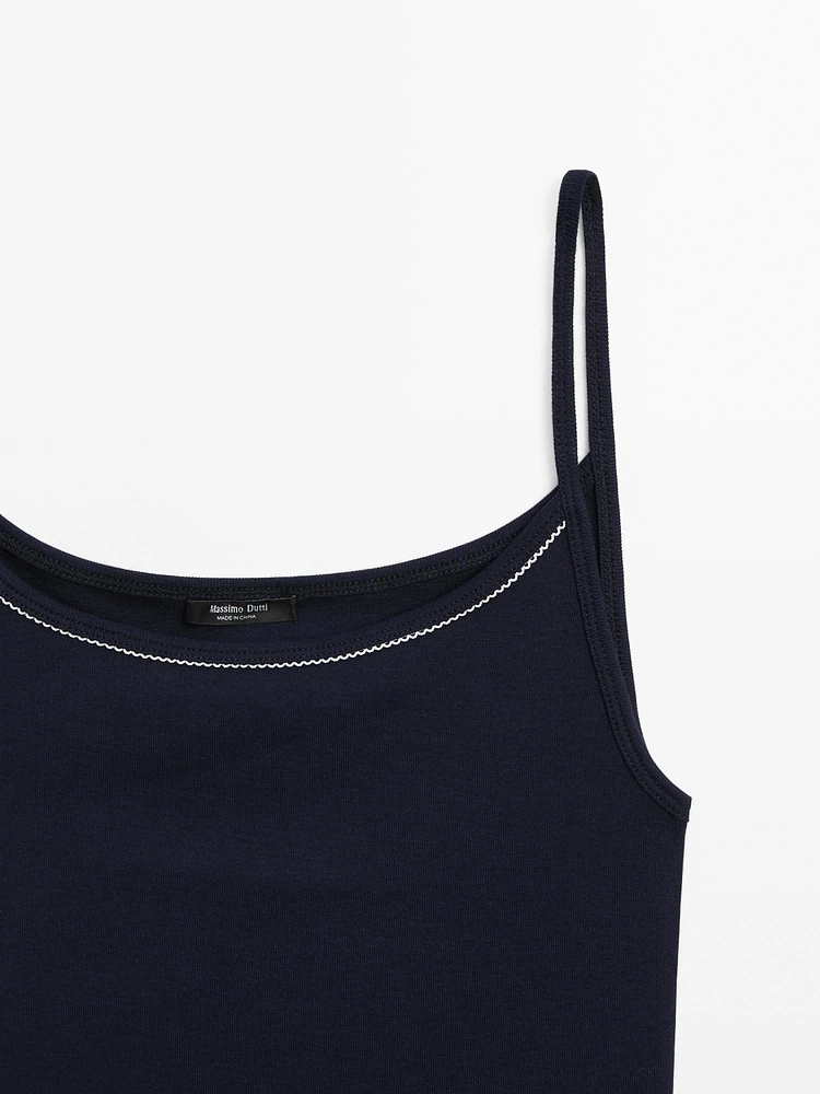 Top en maille à bretelles et dentelle
