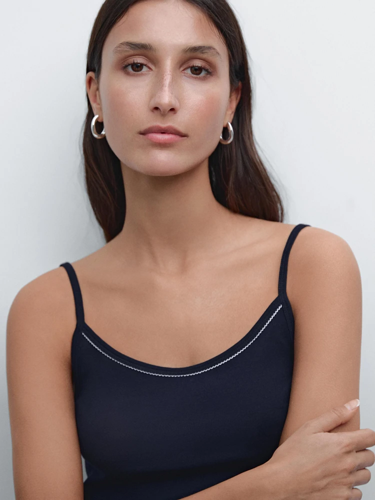 Top en maille à bretelles et dentelle