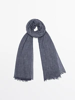 Flowing wool scarf with frayed edges