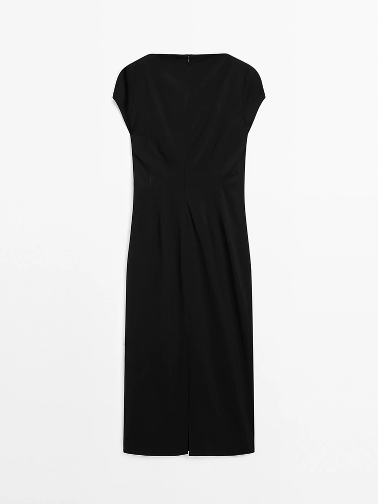 Robe midi cintrée à manches courtes