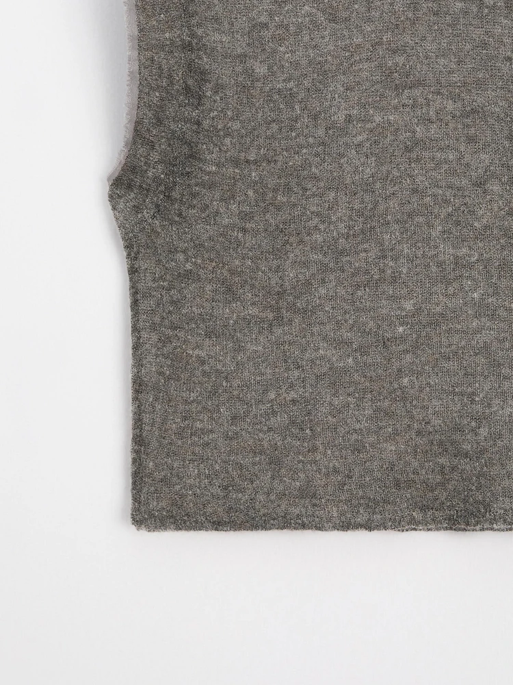 Sleeveless matching top combined with wool