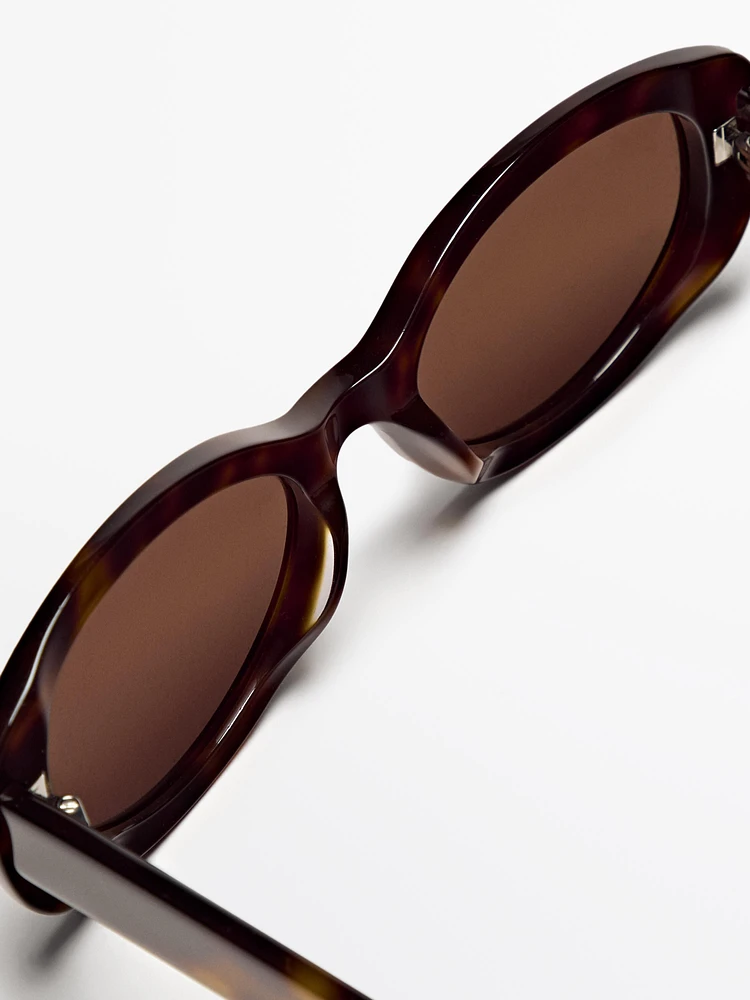 Oval tortoiseshell-effect sunglasses