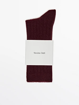 Plain knit socks in a wool and cashmere blend