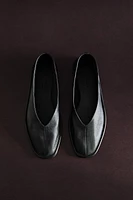 LEATHER BALLERINAS