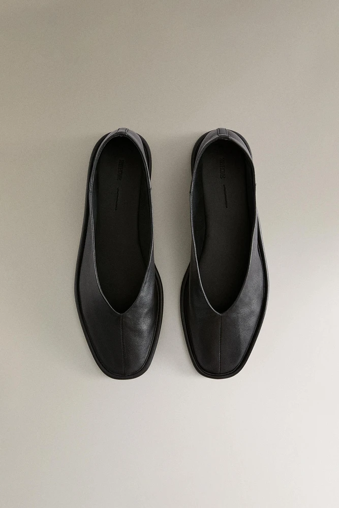 LEATHER BALLERINAS