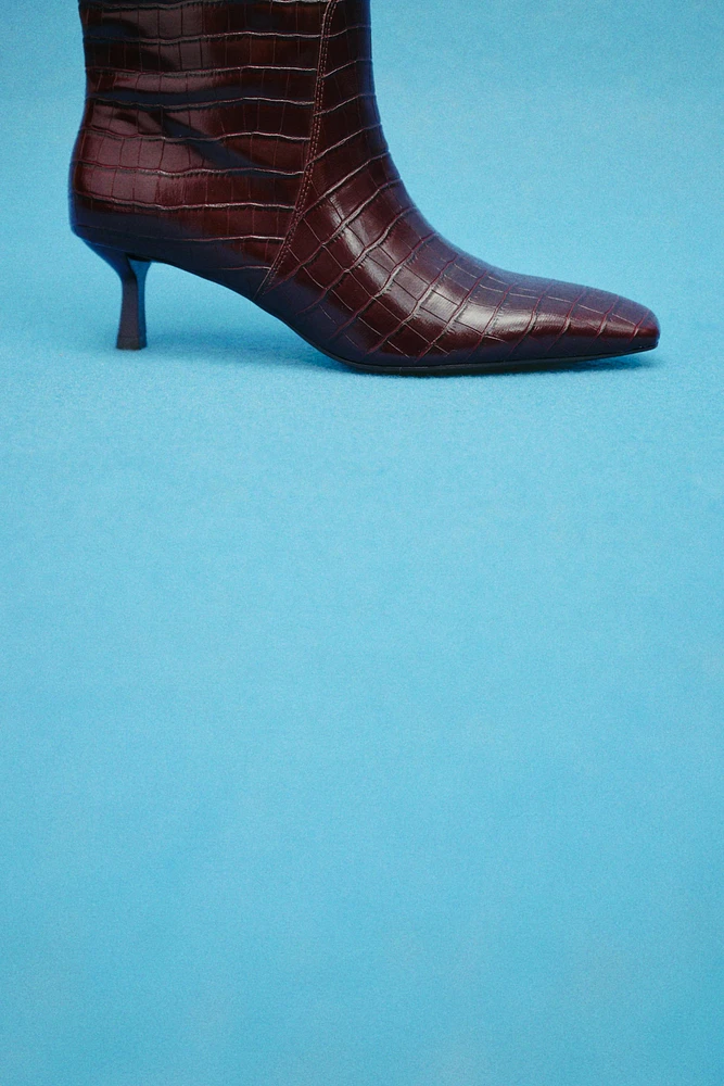 THIN HEEL EMBOSSED BOOTS