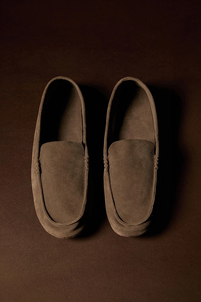 LEATHER MOCCASINS