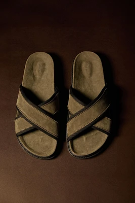 LEATHER CROSSOVER SANDALS