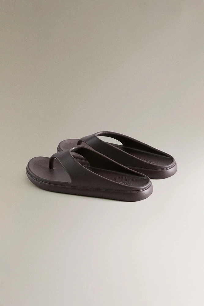 SANDALES DE BAIN CAOUTCHOUTÉES