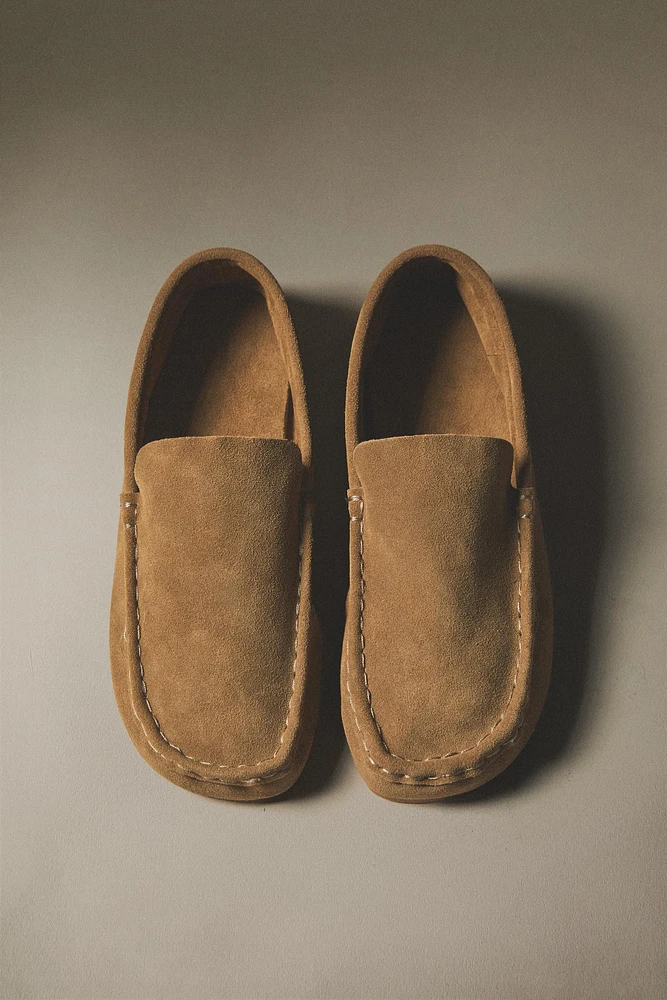 SPLIT SUEDE MOCCASINS