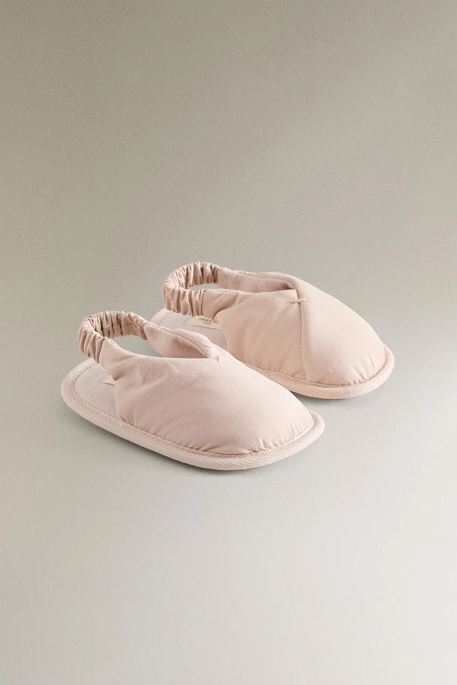 CHAUSSONS ENFANT OUVERTS À L’ARRIÈRE TISSU TECHNIQUE