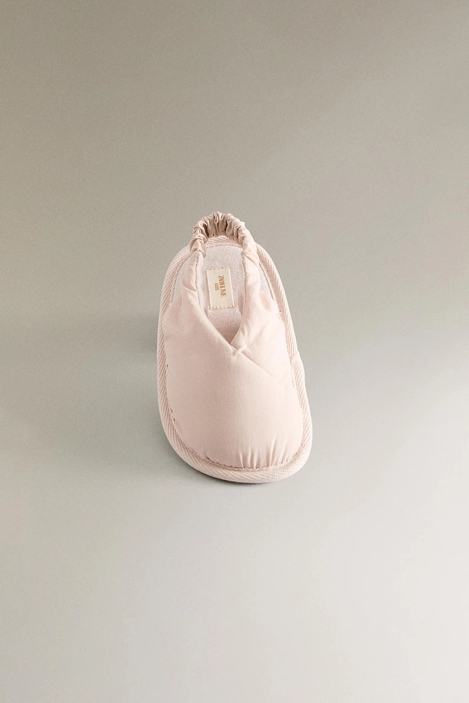 CHAUSSONS ENFANT OUVERTS À L’ARRIÈRE TISSU TECHNIQUE