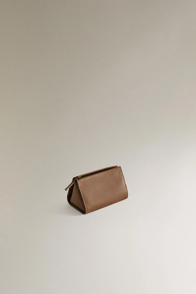 SMALL LEATHER TOILETRY BAG