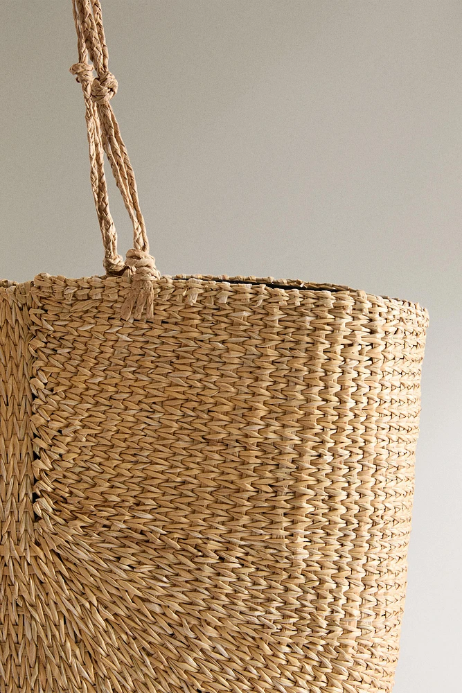 BRAIDED STRAW BAG WITH KNOTS