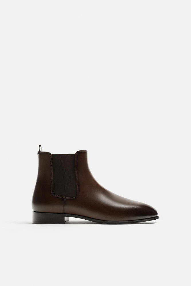 POINTED TOE CHELSEA BOOTS