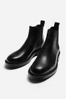 CHELSEA BOOTS