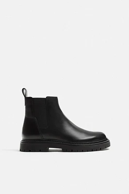 CHELSEA BOOTS