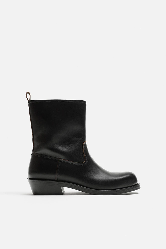 LEATHER CHELSEA BOOTS