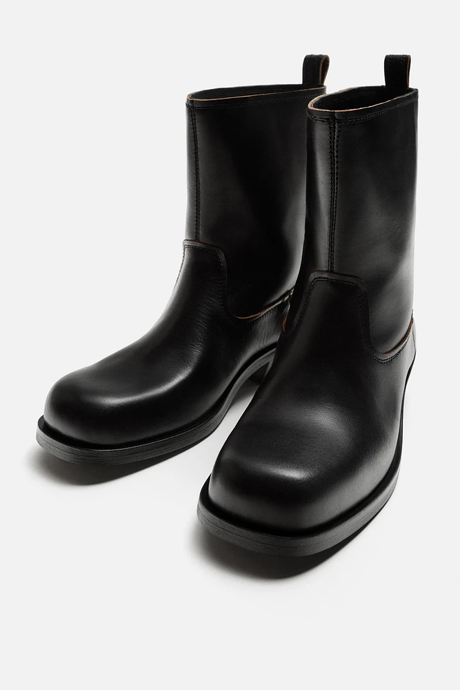 LEATHER CHELSEA BOOTS