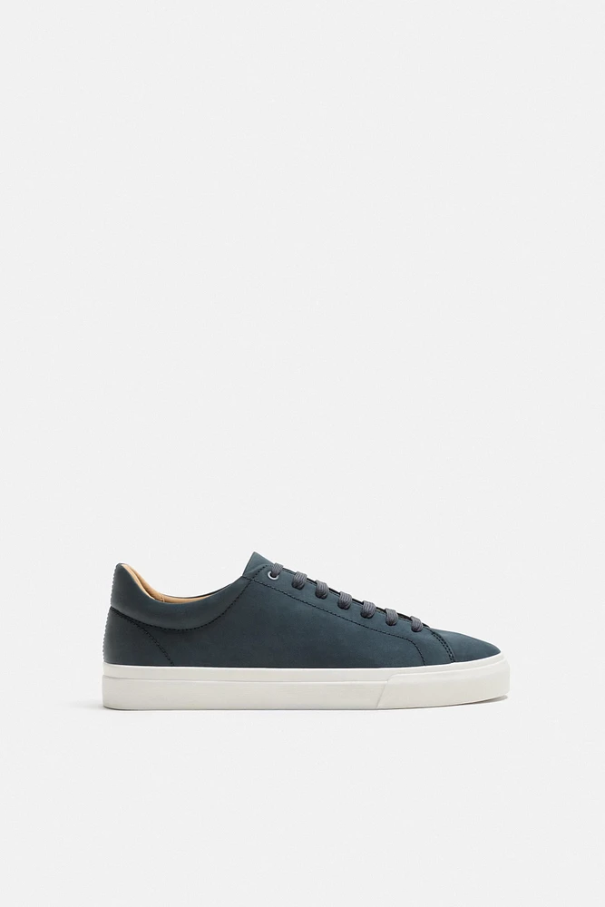 BASIC SNEAKER