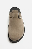 BUCKLE LEATHER CLOGS